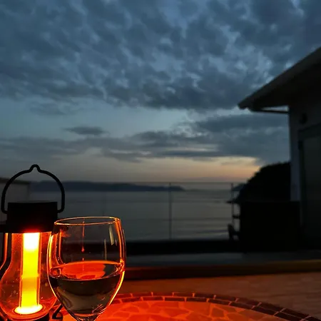 Uogashi 7070 Ocean View Apartment Naoshima Exterior photo